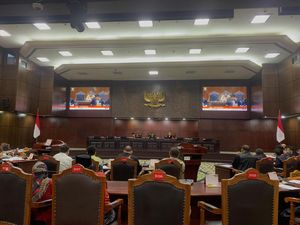 Sederet Respons Hakim Sidang MK: Mulai Dari KPU Absen hingga Peserta Telat Sederet Respons Hakim Sidang MK: Mulai Dari KPU Absen hingga Peserta Telat