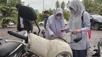 Siswa-siswi Dipulangkan Imbas Erupsi Gunung Ruang