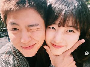 Bikin Gemas, Suzy Pamer Selfie Bareng Park Bo Gum Jadi Couple Film Wonderland Bikin Gemas, Suzy Pamer Selfie Bareng Park Bo Gum Jadi Couple Film Wonderland