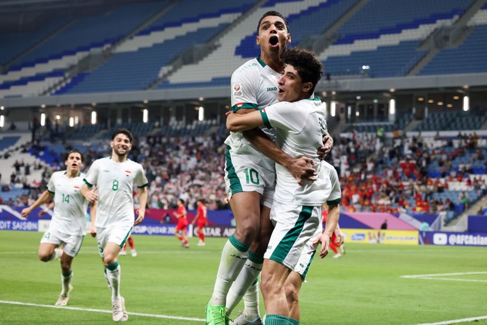 AL WAKRAH, QATAR - APRIL 26: Ali Jasim Elaibi #7 of Iraq celebrates his goal with teammates during the AFC U23 Asian Cup Quarter Final match between Iraq and Vietnam at Al Janoub Stadium on April 26, 2024 in Al Wakrah, Qatar.  (Photo by Zhizhao Wu/Getty Images)