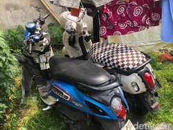Rusak Parah! Ini Kondisi Motor Depan Warung Taichan Usai Ditabrak Mobil