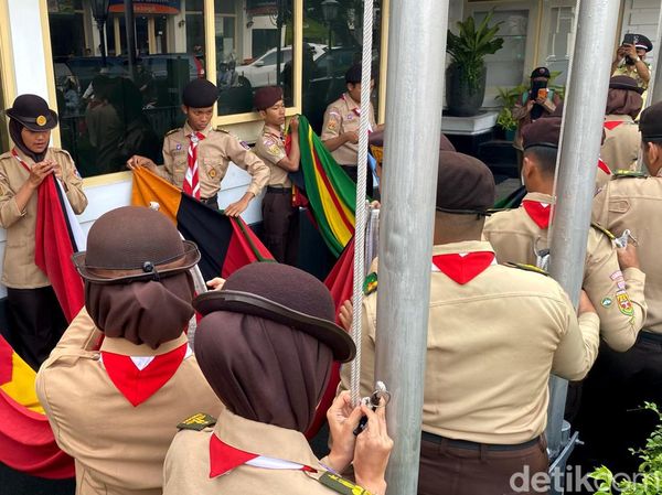 Upacara Penurunan 109 Bendera Peserta Konferensi Asia Afrika