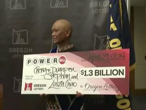 Lagi Berjuang Lawan Kanker, Imigran Asal Thailand Ini Menang Lotre Rp 21 T