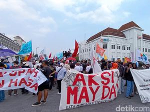 Aksi Massa Saat Demo Hari Buruh di Jogja dalam Bingkai Kamera Aksi Massa Saat Demo Hari Buruh di Jogja dalam Bingkai Kamera