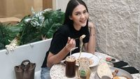 Bikin Ngiler! Paula Verhoeven Kulineran di Ubud dan Ngopi di Madina