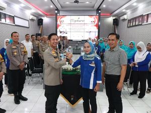 Buruh Rokok di Bojonegoro Peringati May Day 2024 di Kantor Polisi Buruh Rokok di Bojonegoro Peringati May Day 2024 di Kantor Polisi