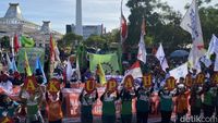 Potret Demo Hari Buruh Sedunia 2024 di Kantor Gubernur Jatim