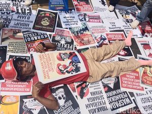 Suara Buruh di Bandung Tuntut Upah Layak, Tolak PHK Sepihak