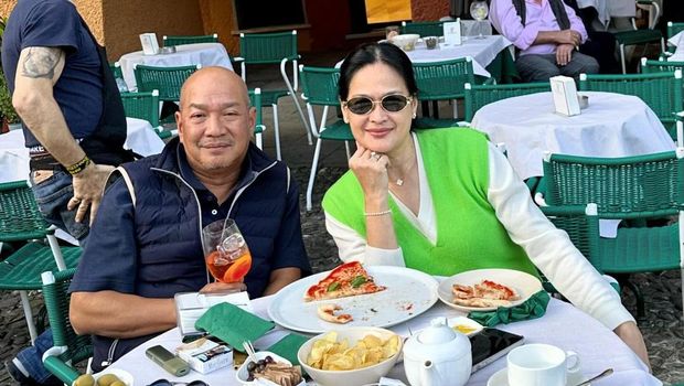Dikira Berstatus Janda, Ini 7 Potret Mesra Donna Harun dengan Suami