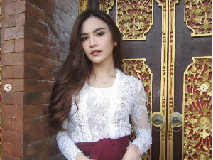 8 Pesona Mahalini Pakai Kebaya, Gadis Bali Calon Istri Rizky Febian