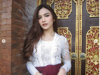 8 Pesona Mahalini Pakai Kebaya, Gadis Bali Calon Istri Rizky Febian
