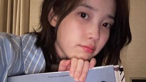 IU Kasih Foto Backstage Konser Spesial Buat UAENA Naga