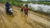 Waduh! Jalan di Muaro Jambi Rusak Parah