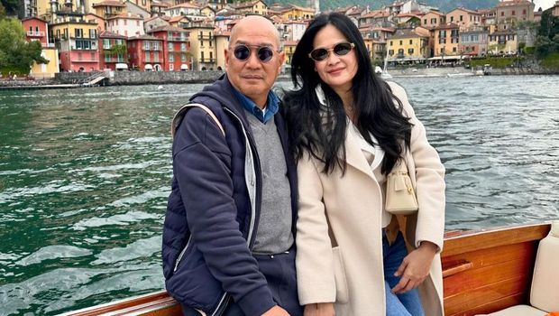 Jarang Tersorot, Donna Harun Pamer Foto Bareng Suami