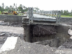 Jembatan Antarkecamatan Putus Akibat Banjir Lahar Semeru, Ini Harapan Warga Jembatan Antarkecamatan Putus Akibat Banjir Lahar Semeru, Ini Harapan Warga