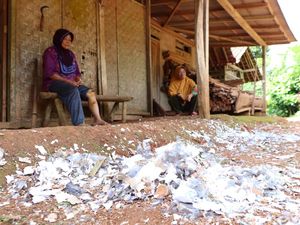 Dua Warga Pacitan Terkena Ledakan Petasan Balon Udara Dirawat Intensif Dua Warga Pacitan Terkena Ledakan Petasan Balon Udara Dirawat Intensif