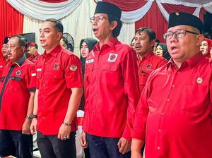 Eri-Armuji Daftar Penjaringan ke PDIP Surabaya Kamis 2 Mei 2024