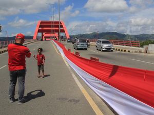 Merah Putih 11.000 Meter Membentang di Hari Pembebasan Irian Barat