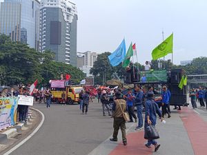 Ada Peringatan May Day di Patung Kuda, Lalin Arah ke Istana Ditutup