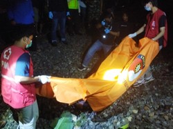 Pria di Klaten Tabrakan Diri ke Kereta, Sempat Parkirkan Motor di Tepi Rel