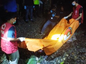 Pria di Klaten Tabrakan Diri ke Kereta, Sempat Parkirkan Motor di Tepi Rel Pria di Klaten Tabrakan Diri ke Kereta, Sempat Parkirkan Motor di Tepi Rel