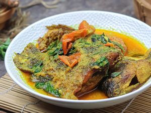 Resep Ikan Kuah Kuning Bumbu Kemangi, Gurih Harum untuk Makan Siang