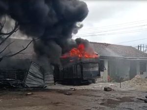 Gudang BBM Ilegal di Lampung Selatan Kebakaran, Penyebab Diselidiki Gudang BBM Ilegal di Lampung Selatan Kebakaran, Penyebab Diselidiki