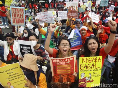 Suara Perempuan Menggema Pada Aksi May Day di Patung Kuda