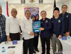 Edy Rahmayadi Ambil Formulir Pendaftaran Bacalon Gubsu ke NasDem