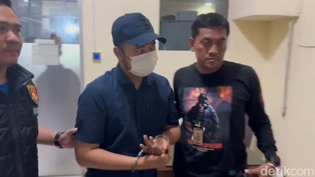 Ahmad Arif, pembunuh wanita dalam koper di Bekasi ditangkap polisi.