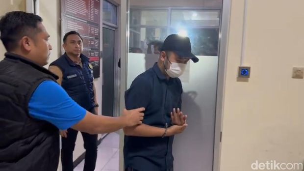 Ahmad Arif, pembunuh wanita dalam koper di Bekasi ditangkap polisi.