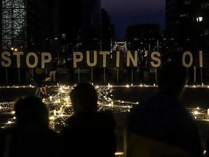 Ampuhkah Sanksi Barat terhadap Rusia dan Iran? Ampuhkah Sanksi Barat terhadap Rusia dan Iran?