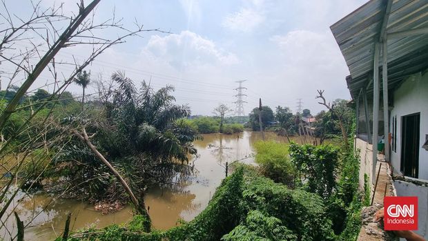 Sejak Oktober 2023, wilayah Bulak Barat di Depok telah mengalami banjir besar nan belum pernah terjadi sebelumnya, memaksa enam family untuk mengungsi. RT 03 dan 04 RW 08 menjadi wilayah nan paling terdampak.