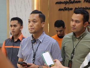 DJ East Blake Juga Sebar Foto Syur Eks Pacar ke Teman dan Keluarga Korban DJ East Blake Juga Sebar Foto Syur Eks Pacar ke Teman dan Keluarga Korban