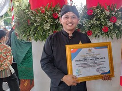 Ini Kasek Asal Pacitan Penerima Penghargaan Gubernur Jatim Saat Hardiknas