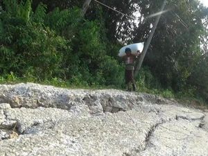 Nestapa Warga Kampung Cirangkong Korban Pergerakan Tanah