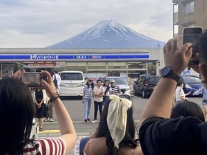 Senang Banyak Destinasi Viral, tapi Jepang Juga Pusing Hadapi Turis Nakal Senang Banyak Destinasi Viral, tapi Jepang Juga Pusing Hadapi Turis Nakal