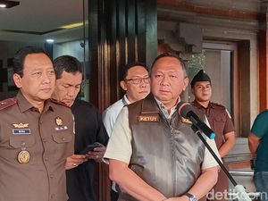 4 Fakta Bendesa Adat di Bali Tertangkap Tangan Peras Investor Ratusan Juta 4 Fakta Bendesa Adat di Bali Tertangkap Tangan Peras Investor Ratusan Juta