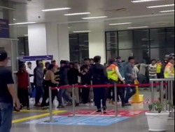 Viral Keributan Dua Kelompok Suporter Bola di Stasiun Manggarai