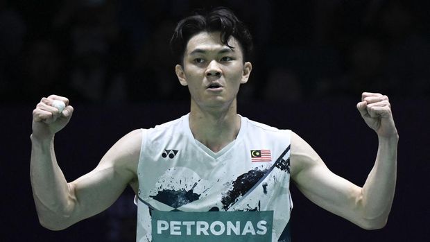 Malaysia's Lee Zii Jia celebrates after winning against Japans Kenta Nishimoto during their mens singles quarter-final match at the Thomas and Uber Cup badminton tournament in Chengdu, in Chinas southwest Sichuan province on May 2, 2024. (Photo by WANG Zhao / AFP)