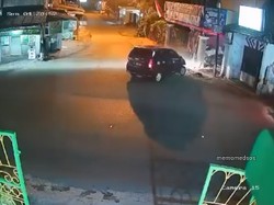 Viral Avanza Ugal-ugalan di Jatim, Tabrak Rumah Warga Lalu Kabur