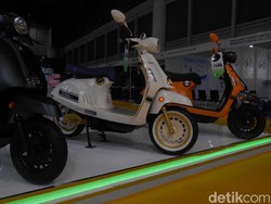 Ada Vespa 946 Christian Dior Versi KW, Harganya Rp 13 Jutaan