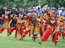 150 Siswa Menari Jaranan Buto Meriahkan Hardiknas 2024 di Banyuwangi