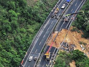 Bertambah Lagi, Korban Tewas Jalan Raya Amblas di China Jadi 48 Orang Bertambah Lagi, Korban Tewas Jalan Raya Amblas di China Jadi 48 Orang