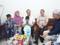 Pj Wali Kota Batu Sambangi Para Guru di Momen Hardiknas