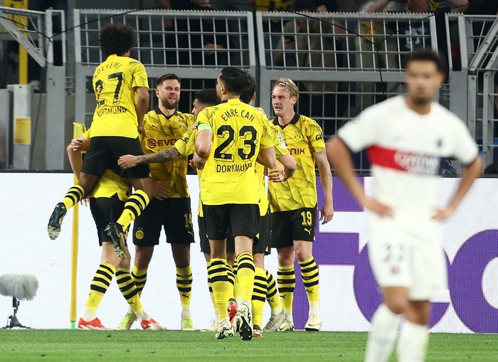 Potret Dortmund Tumbangkan PSG di Leg Pertama Semifinal Liga Champions Borussia Dortmund merebut kemenangan pada leg pertama semifinal Liga Champions. Die Borussen menang 1-0 atas Paris Saint-Germain. Dortmund vs PSG tersaji di Signal Iduna Park, Kamis (2/5/2024) dini hari WIB.