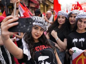 Potret Peringatan May Day di Berbagai Belahan Dunia Potret Peringatan May Day di Berbagai Belahan Dunia