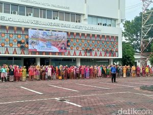 Peringati Hardiknas, Ratusan ASN Pemkot Palembang Berpakaian Adat