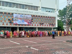 Peringati Hardiknas, Ratusan ASN Pemkot Palembang Berpakaian Adat