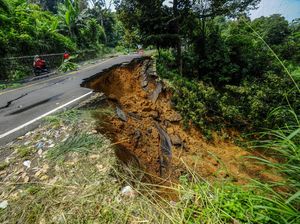 Ruas Jalan Nasional Lebak-Bogor Amblas, Begini Kondisinya Ruas Jalan Nasional Lebak-Bogor Amblas, Begini Kondisinya